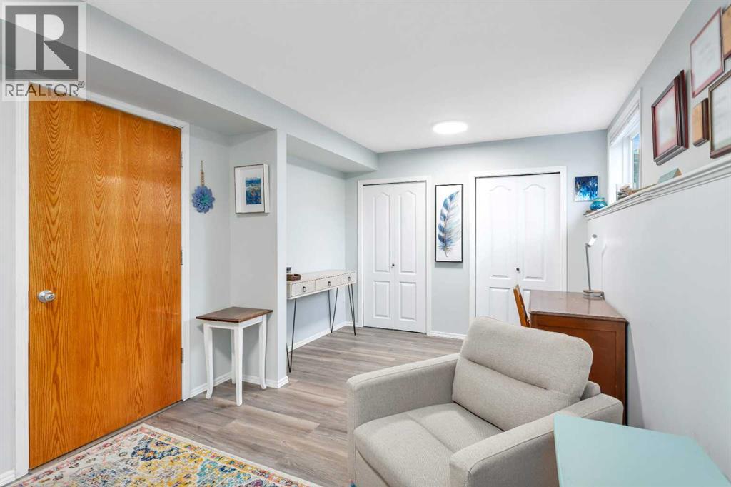 Single Family House Bi-level for Sale in  Lexington Close Lincoln Park Lacombe 