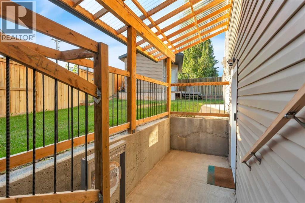 Single Family House Bi-level for Sale in  Lexington Close Lincoln Park Lacombe 