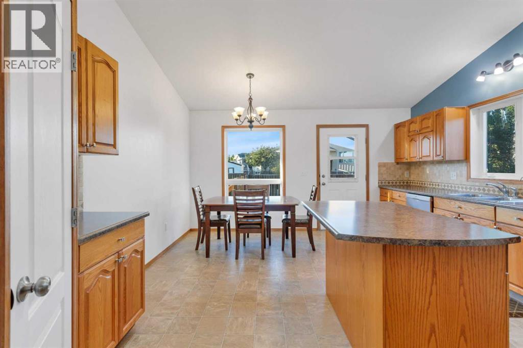 Single Family House Bi-level for Sale in  Lexington Close Lincoln Park Lacombe 
