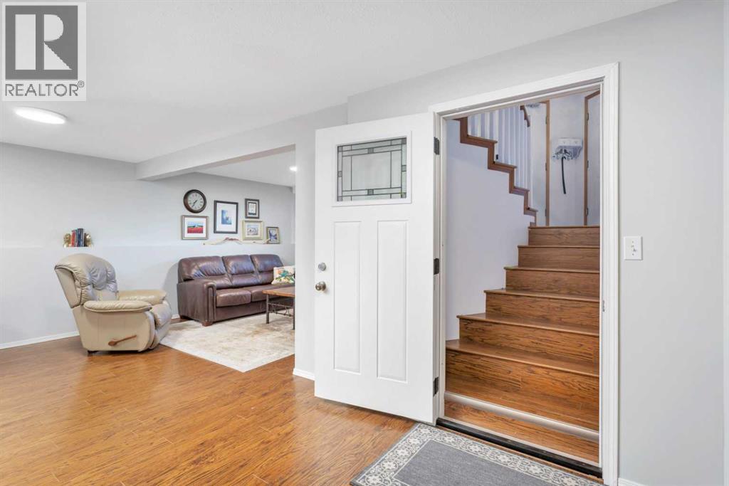 Single Family House Bi-level for Sale in  Lexington Close Lincoln Park Lacombe 