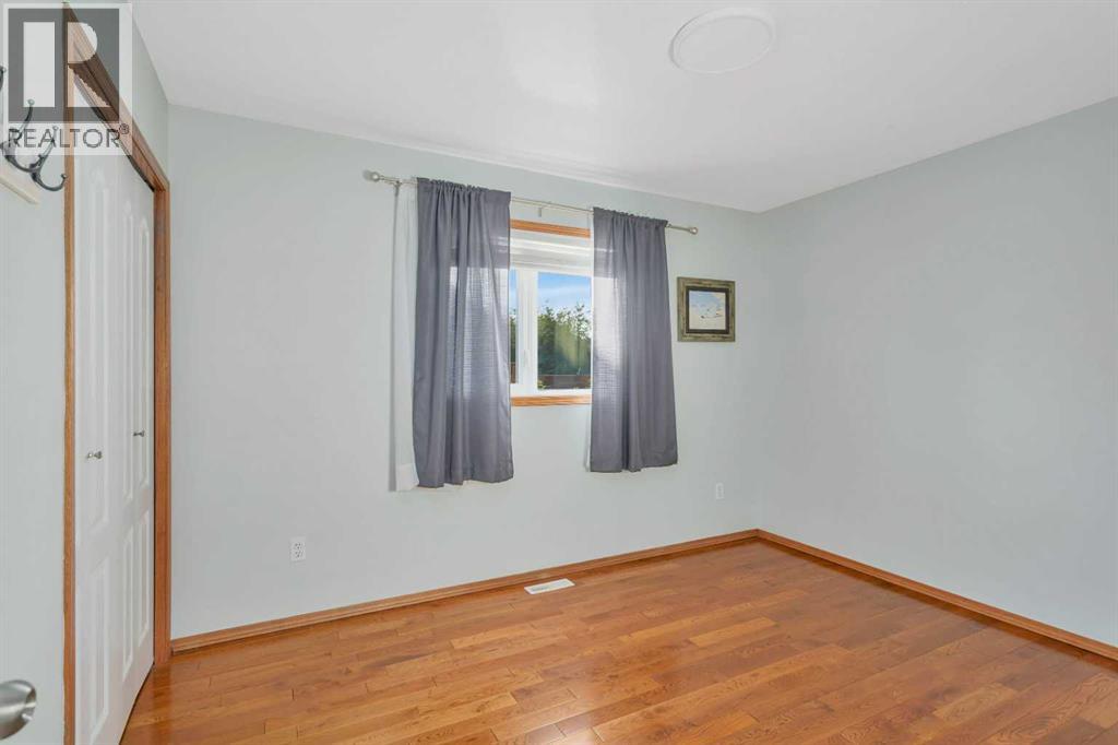 Single Family House Bi-level for Sale in  Lexington Close Lincoln Park Lacombe 
