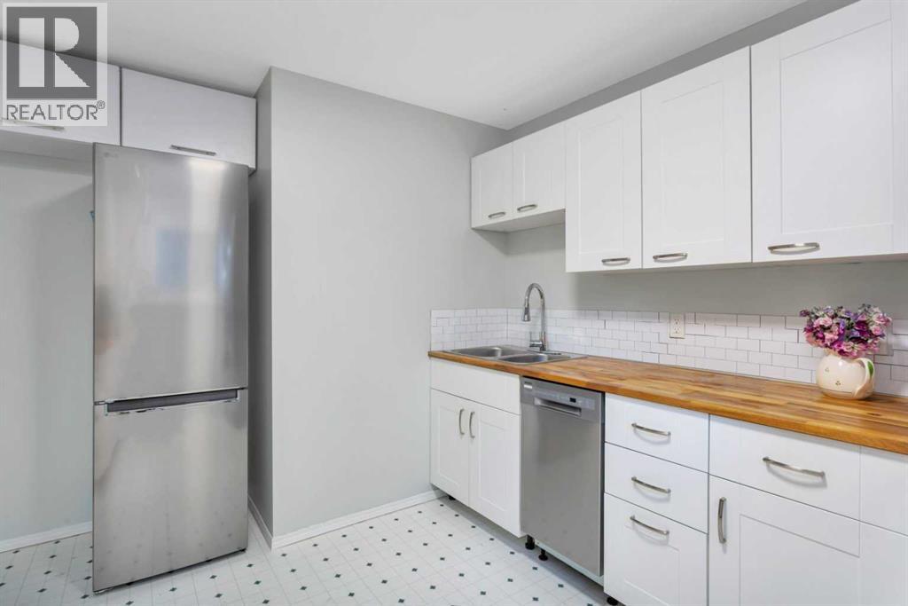 Single Family House Bi-level for Sale in  Lexington Close Lincoln Park Lacombe 