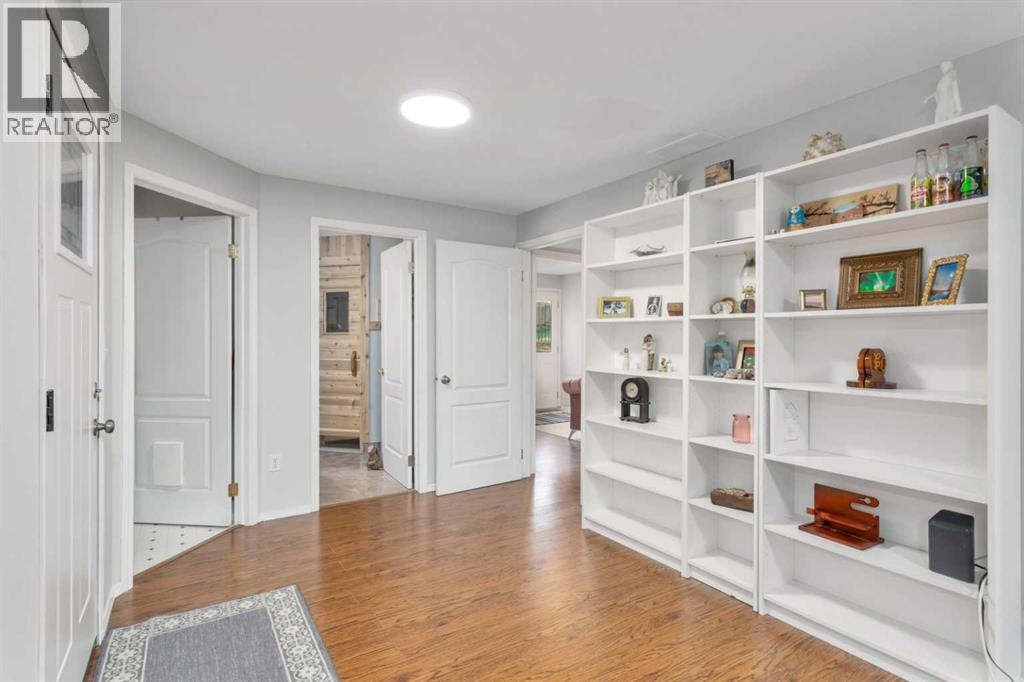 Single Family House Bi-level for Sale in  Lexington Close Lincoln Park Lacombe 