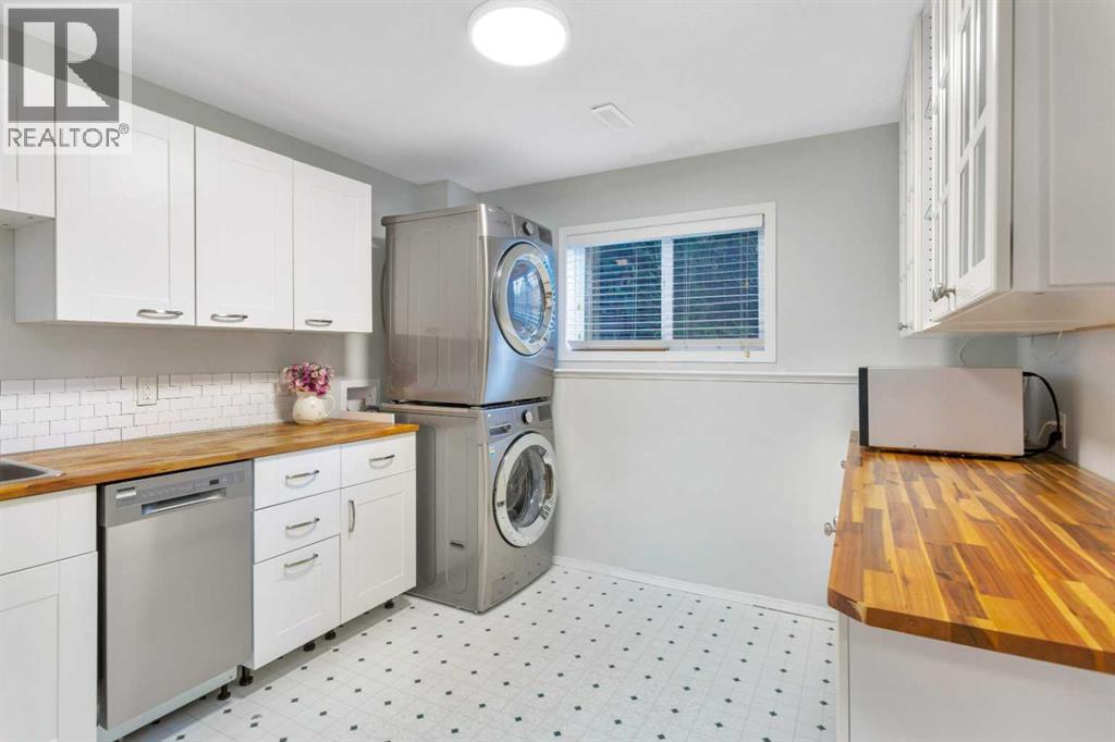 Single Family House Bi-level for Sale in  Lexington Close Lincoln Park Lacombe 