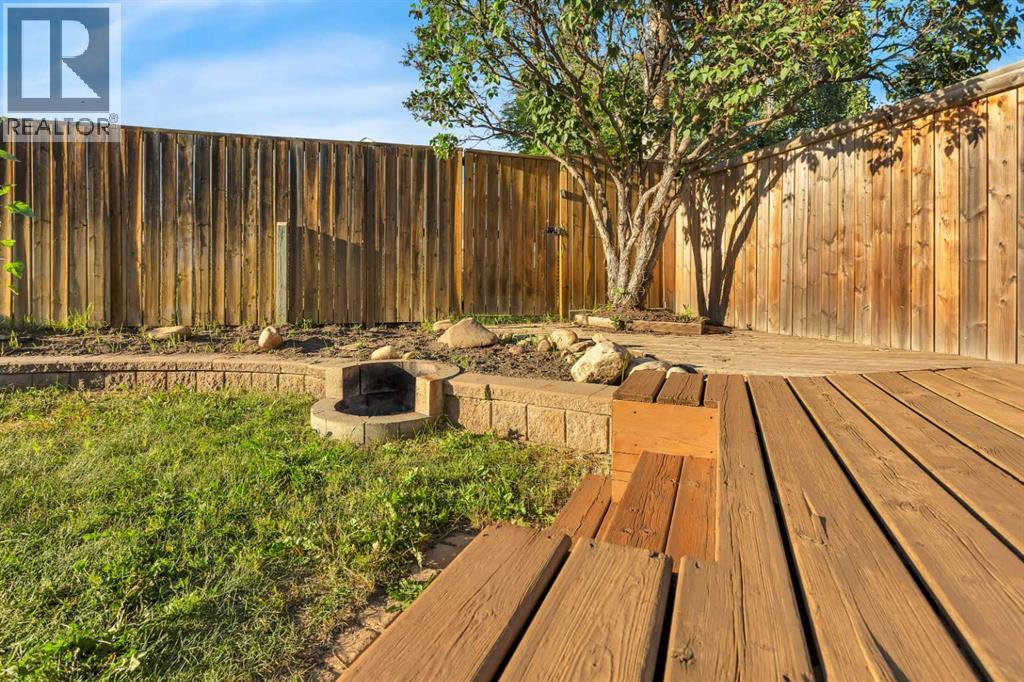 Single Family House Bi-level for Sale in  Lexington Close Lincoln Park Lacombe 