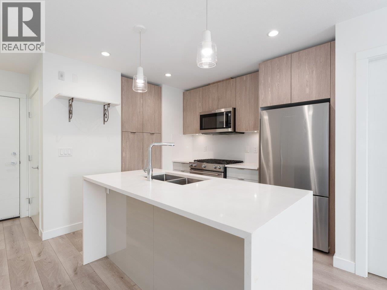 Photo 14 of 202 128 E 8th Street, North Vancouver BC