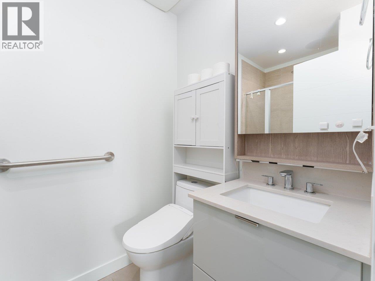 Photo 30 of 202 128 E 8th Street, North Vancouver BC