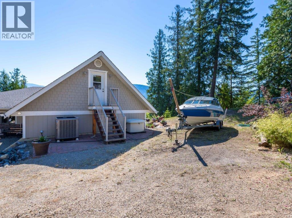 8738 Squilax Anglemont Road, St. Ives