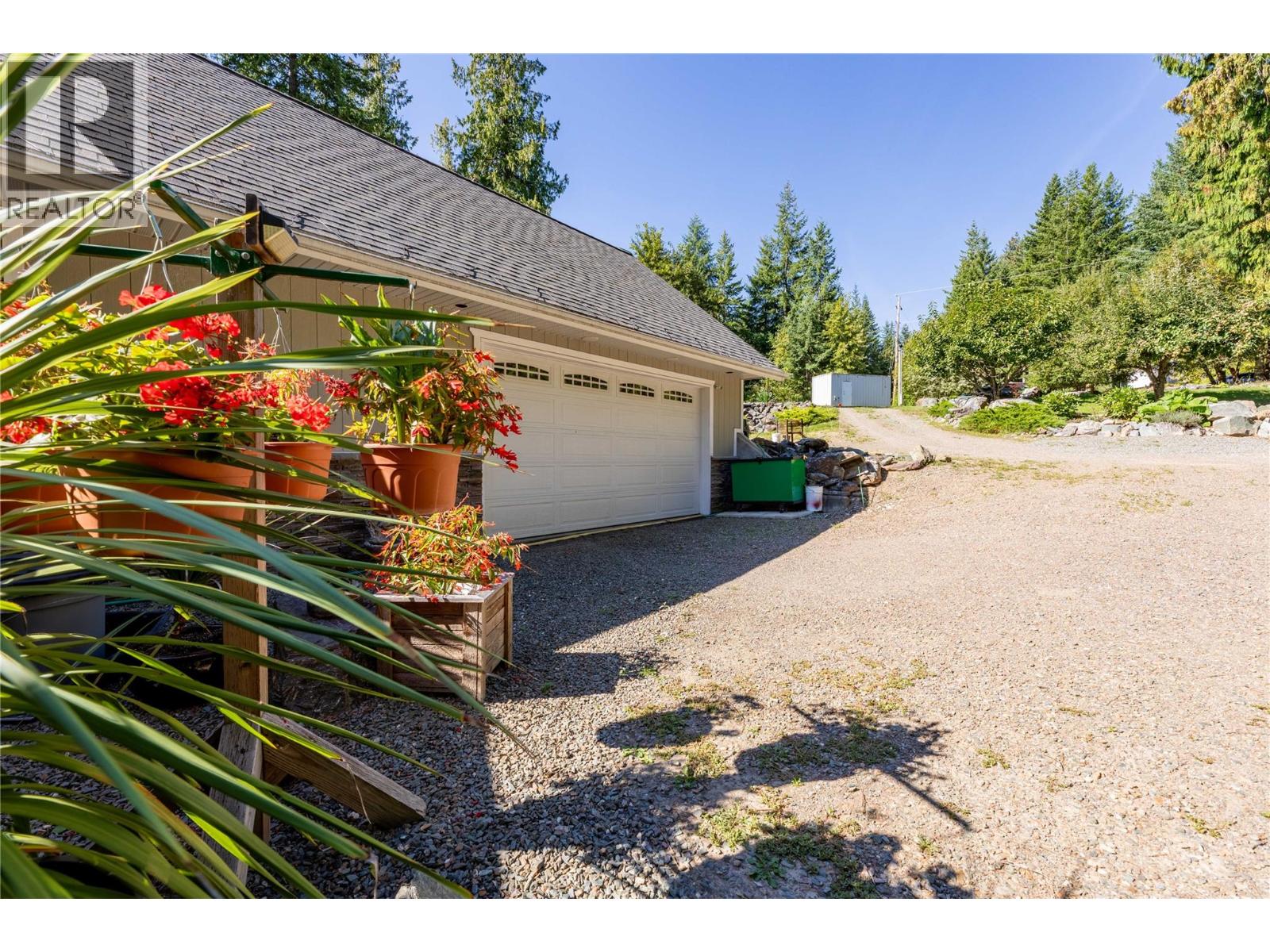 8738 Squilax Anglemont Road, St. Ives