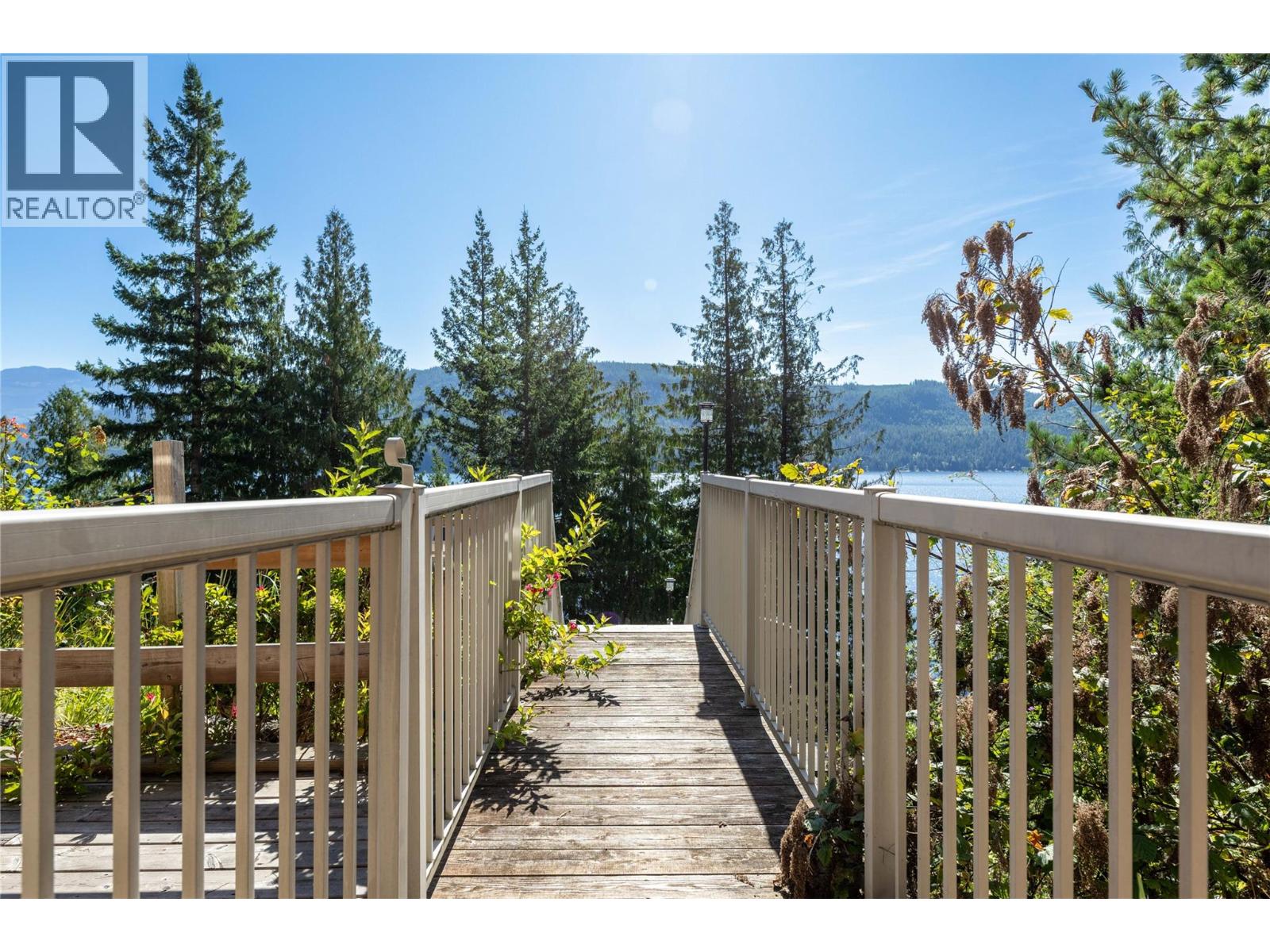 8738 Squilax Anglemont Road, St. Ives