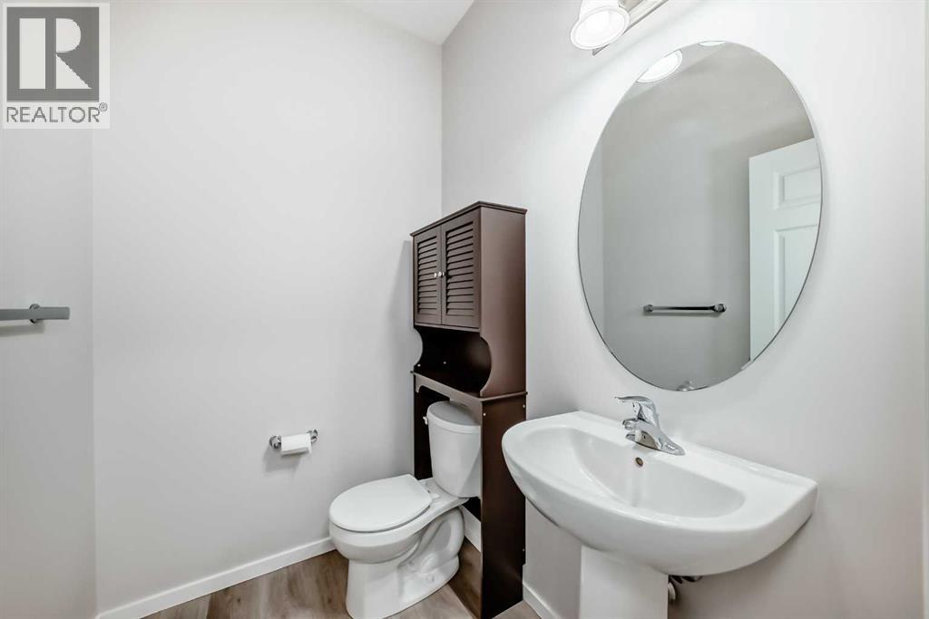Photo 15 of 145 Yorkville Boulevard Sw, Calgary AB