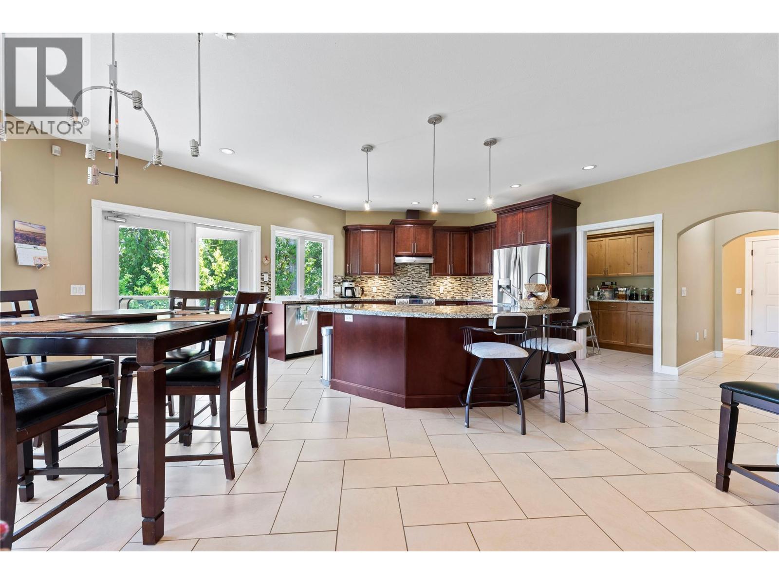 8738 Squilax Anglemont Road, St. Ives