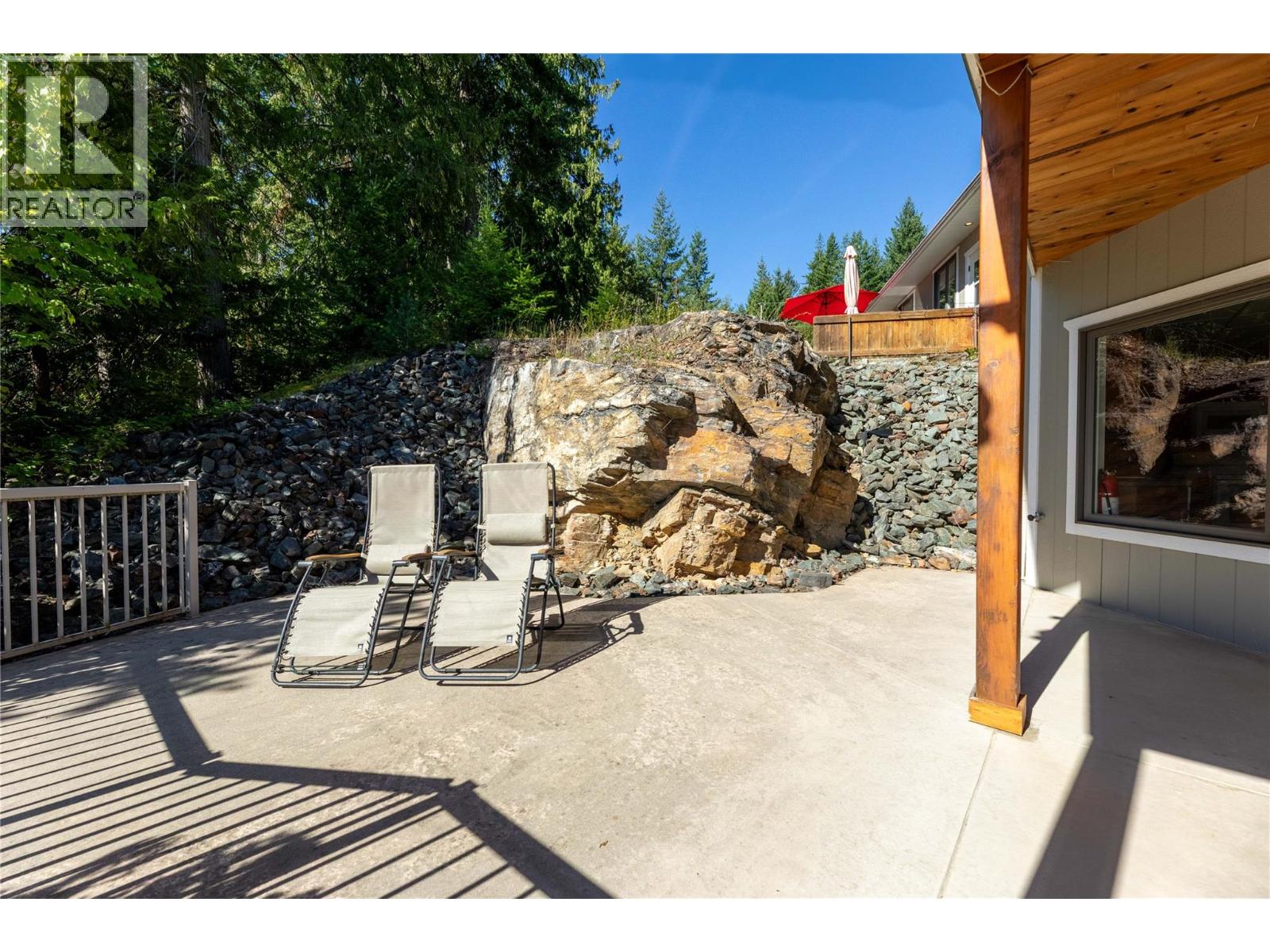 8738 Squilax Anglemont Road, St. Ives