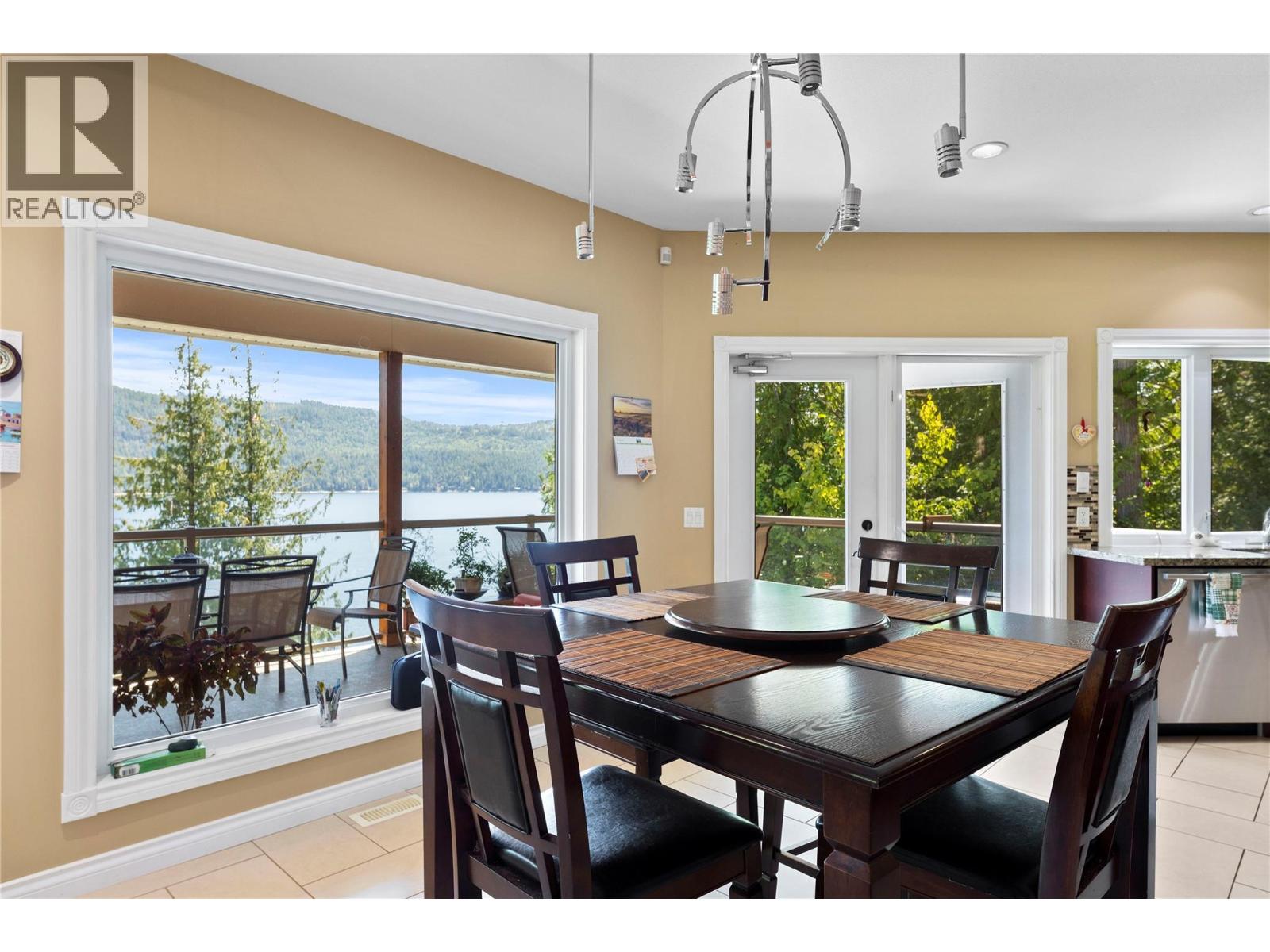 8738 Squilax Anglemont Road, St. Ives