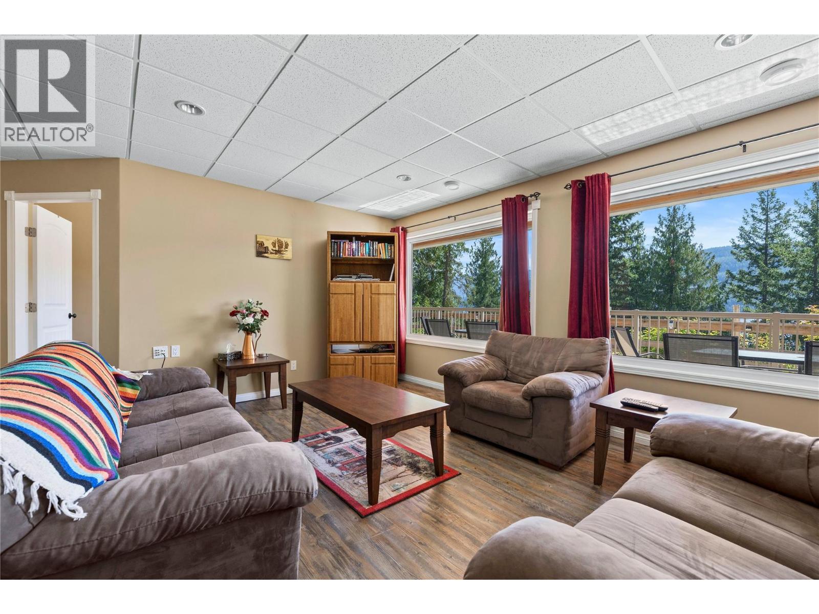 8738 Squilax Anglemont Road, St. Ives