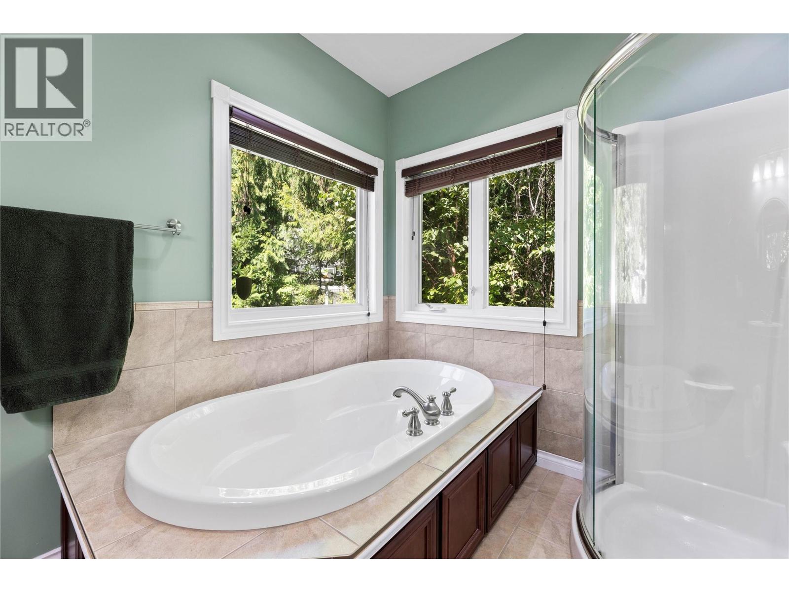 8738 Squilax Anglemont Road, St. Ives