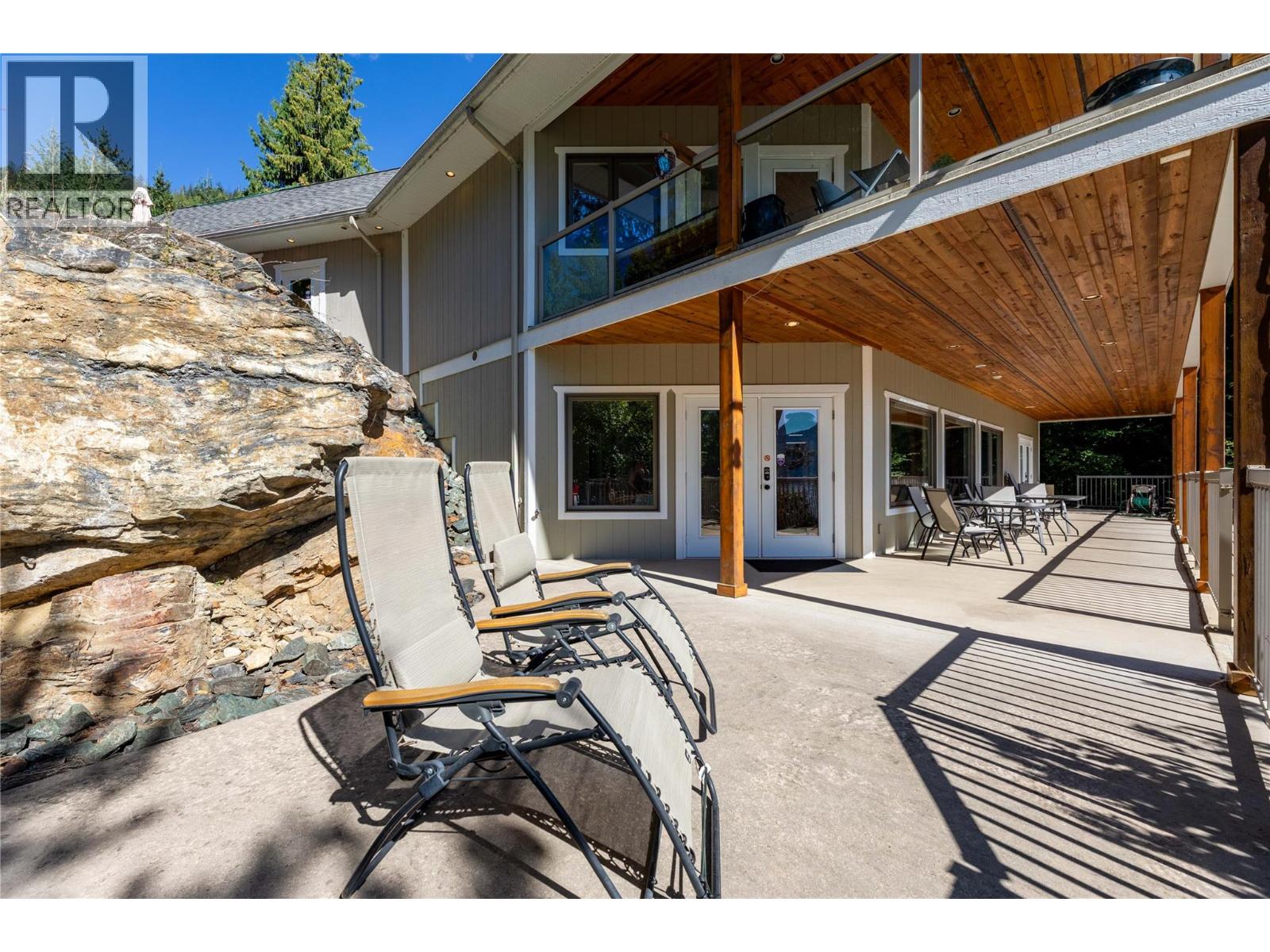 8738 Squilax Anglemont Road, St. Ives
