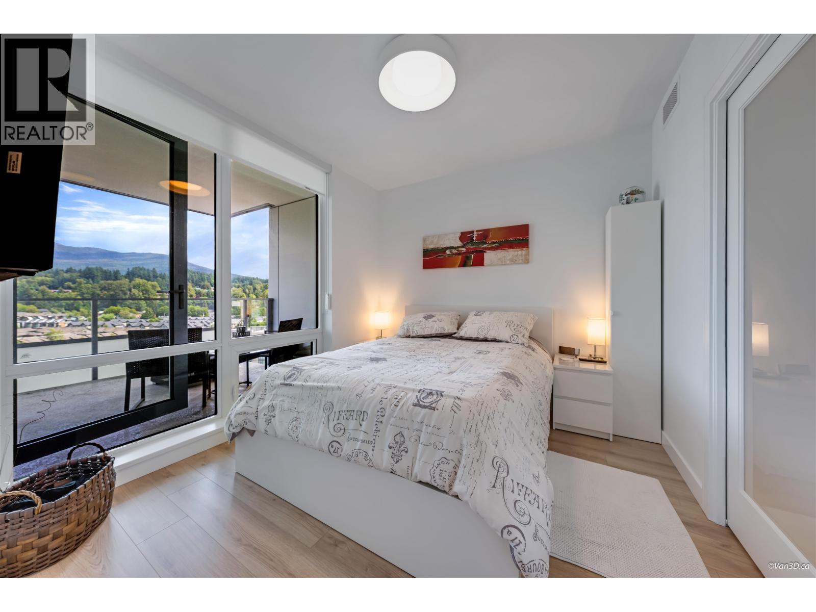 Photo 4 of 1102 1500 Fern Street, North Vancouver BC