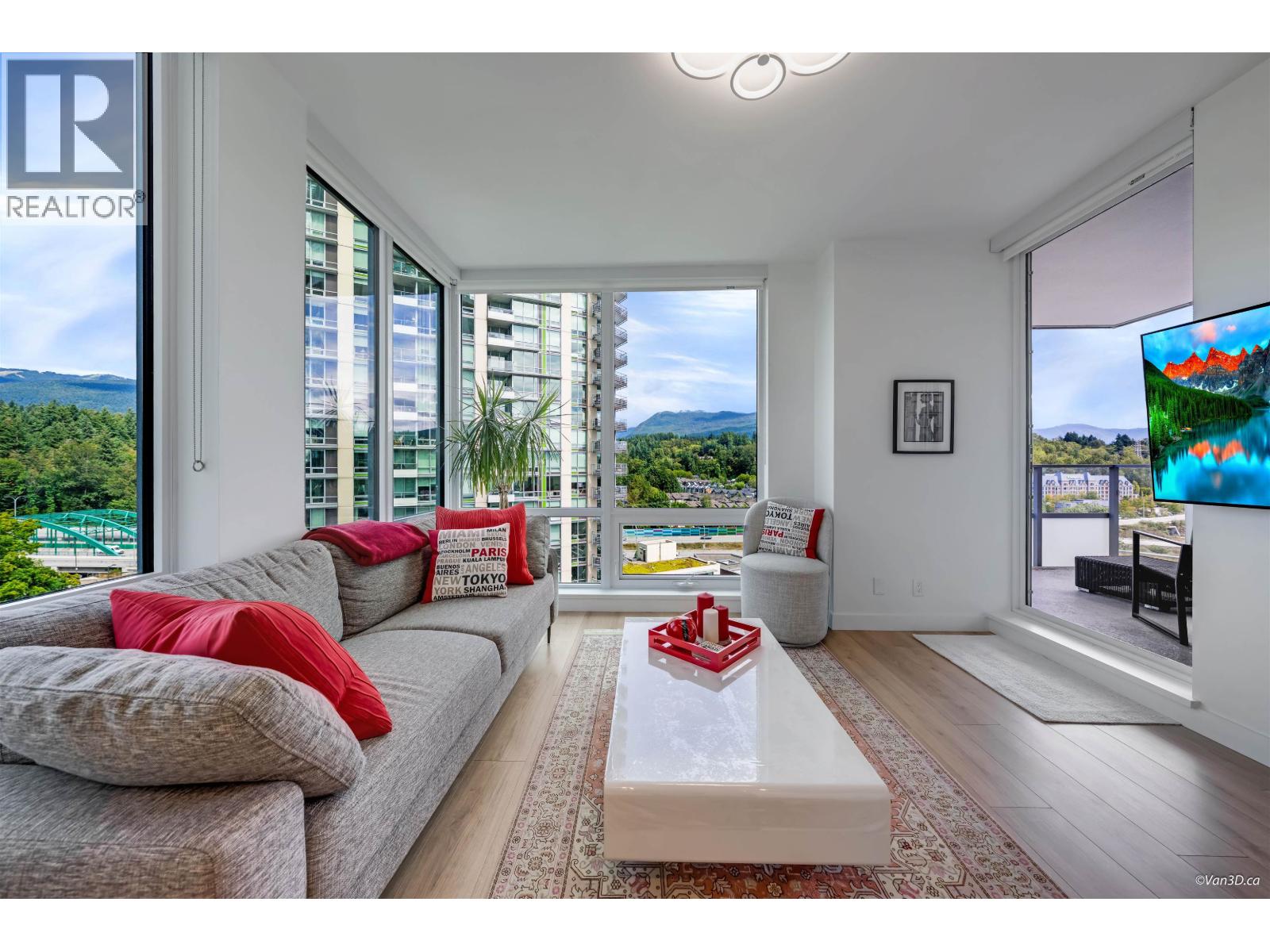 Photo 3 of 1102 1500 Fern Street, North Vancouver BC