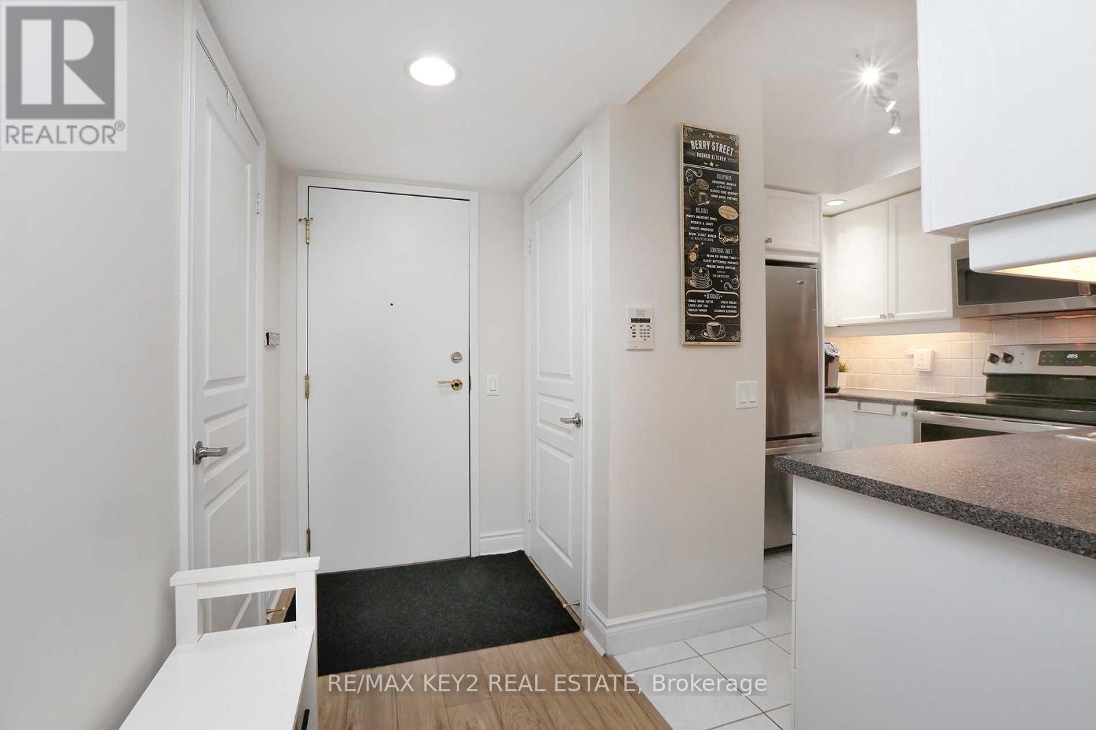 Photo 2 of 1329 15 Northtown Way, Toronto ON