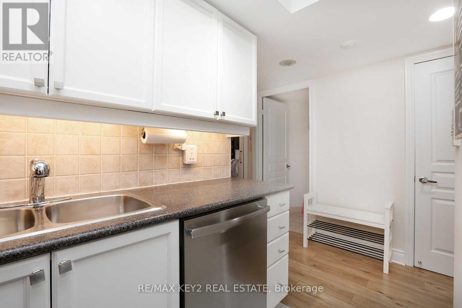 Photo 4 of 1329 15 Northtown Way, Toronto ON