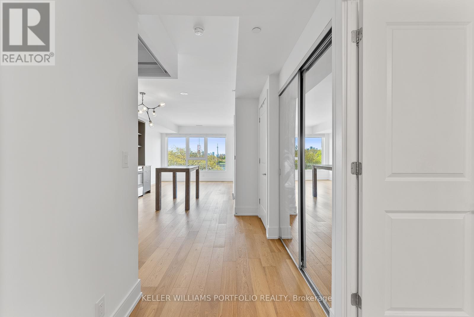Photo 2 of 310 6 Parkwood Avenue, Toronto ON