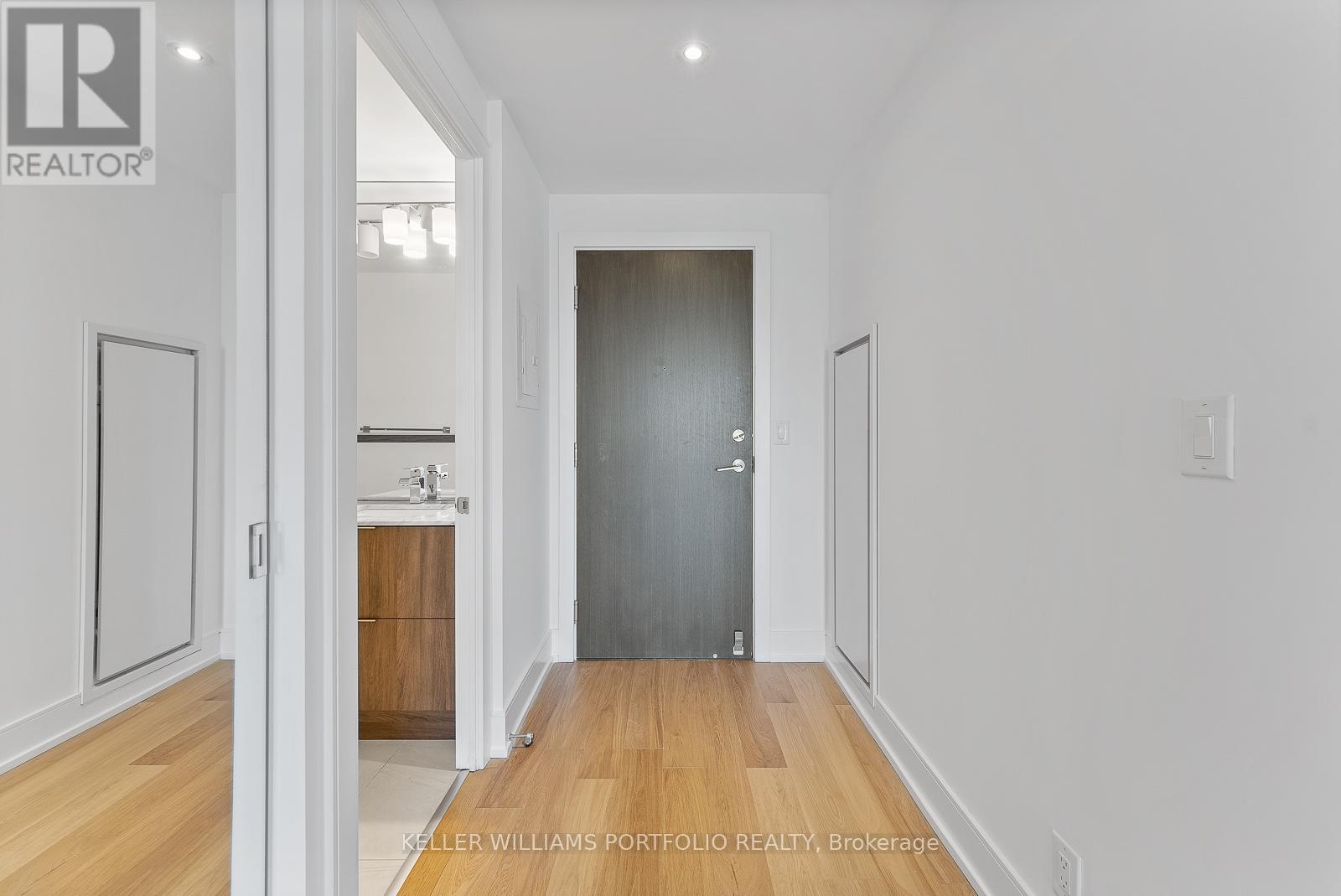 Photo 3 of 310 6 Parkwood Avenue, Toronto ON