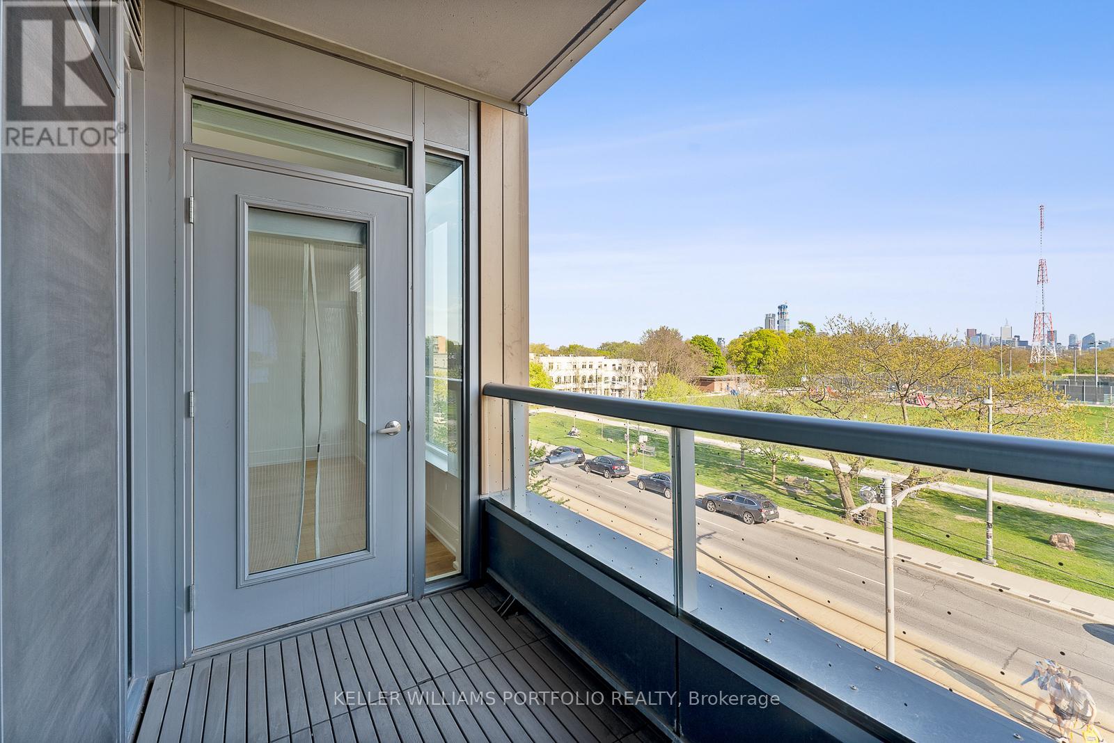 Photo 32 of 310 6 Parkwood Avenue, Toronto ON