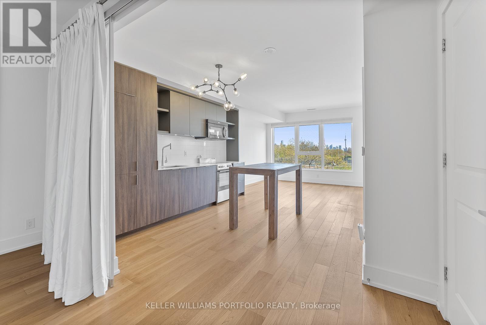 Photo 4 of 310 6 Parkwood Avenue, Toronto ON