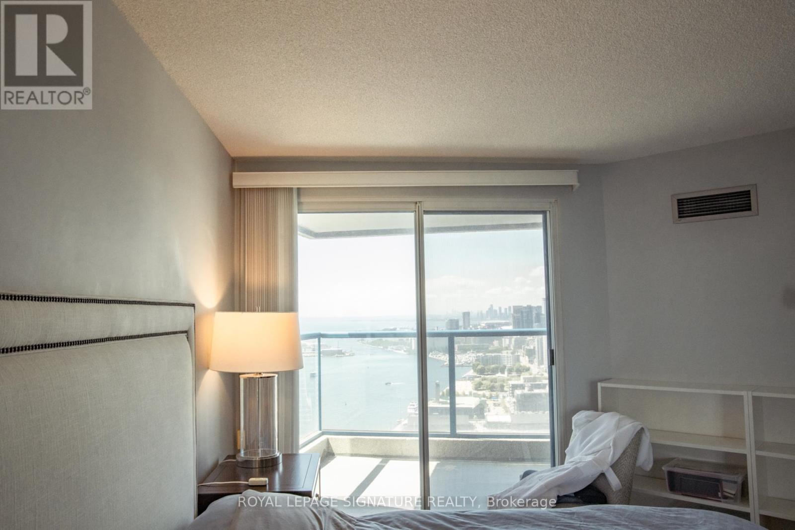 Photo 10 of 3610 99 Harbour Square, Toronto ON