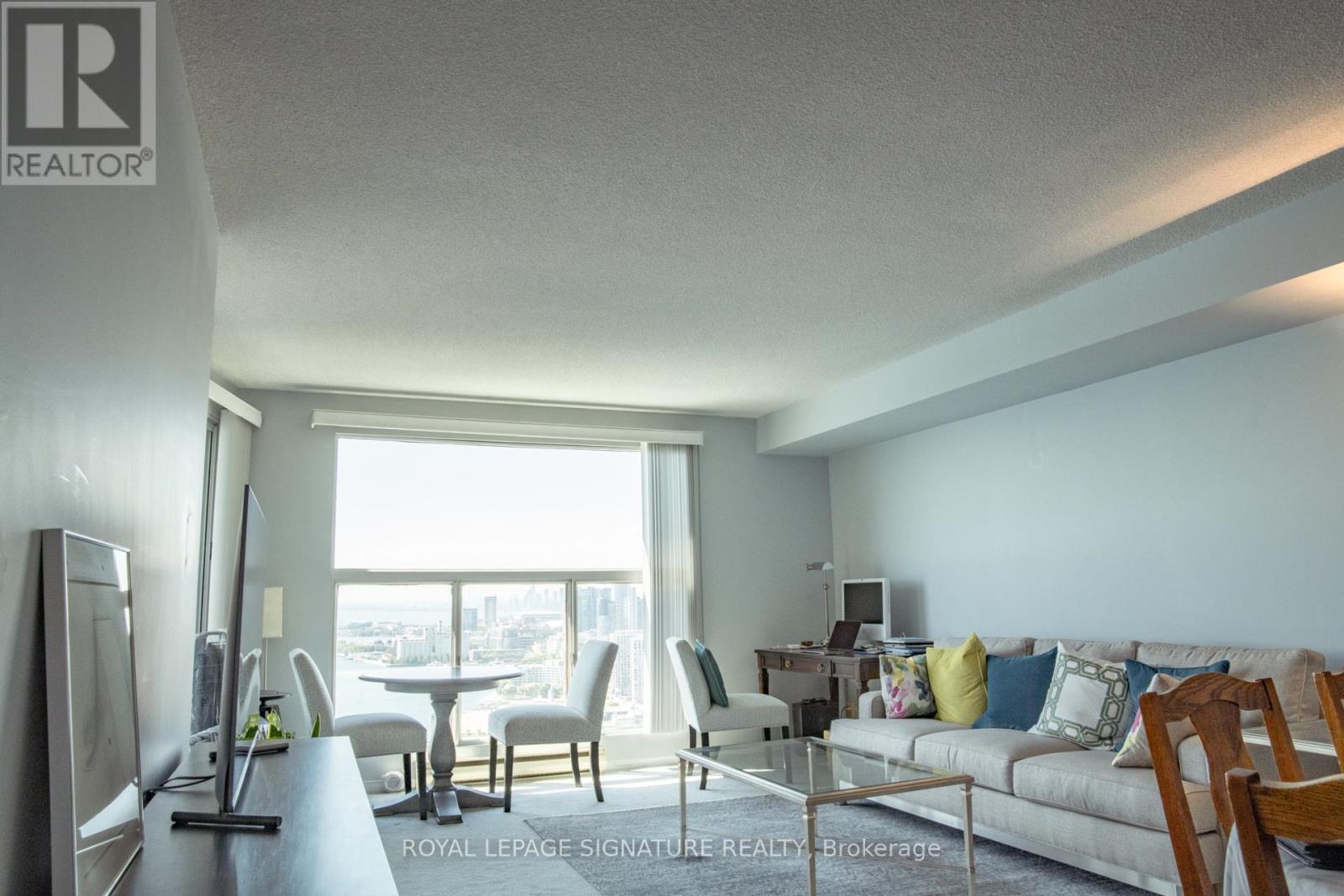 Photo 27 of 3610 99 Harbour Square, Toronto ON