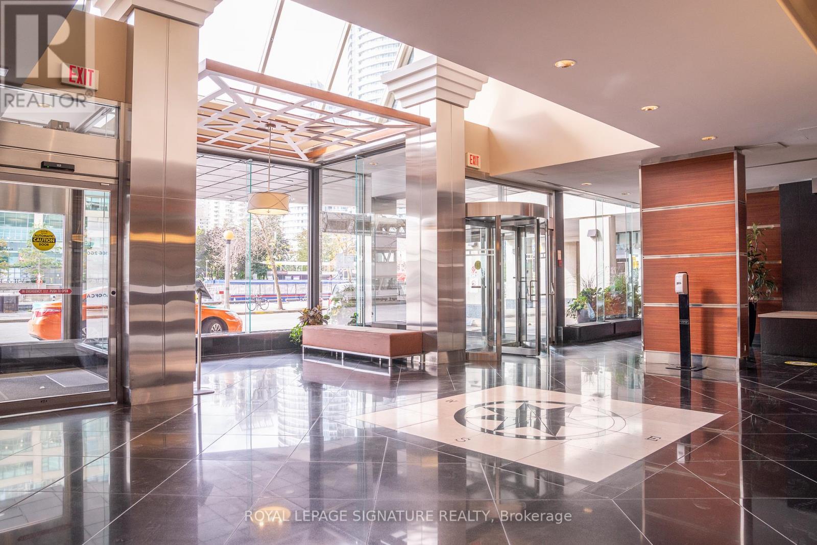 Photo 3 of 3610 99 Harbour Square, Toronto ON