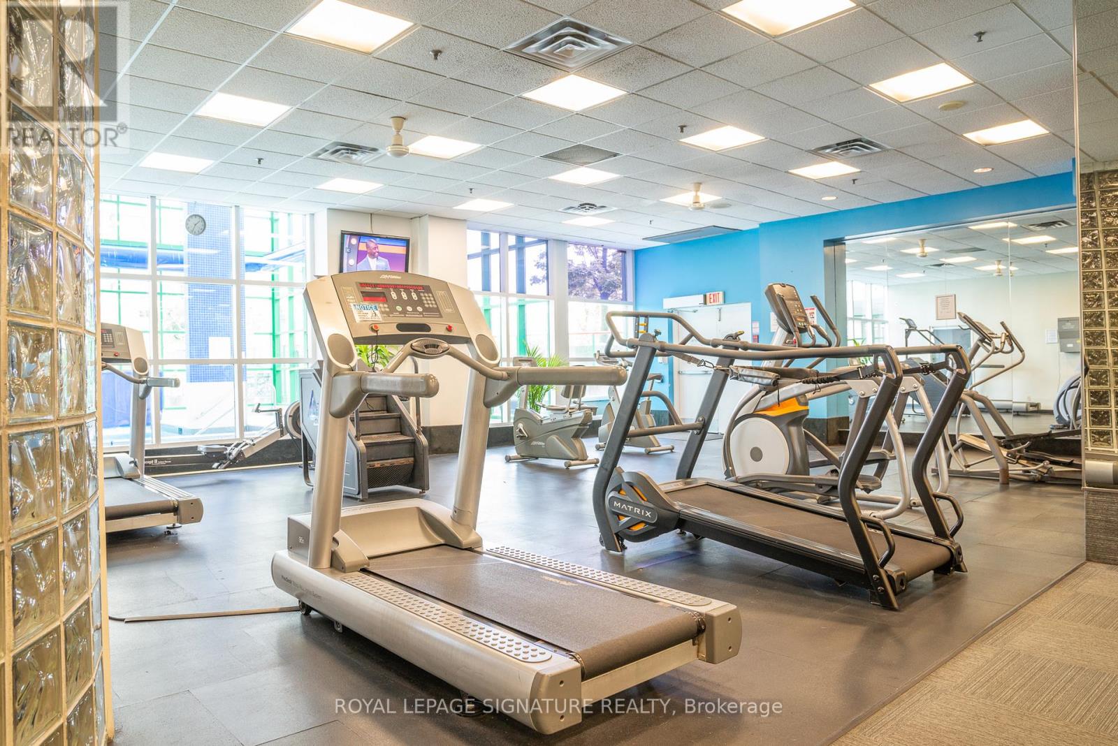 Photo 2 of 3610 99 Harbour Square, Toronto ON