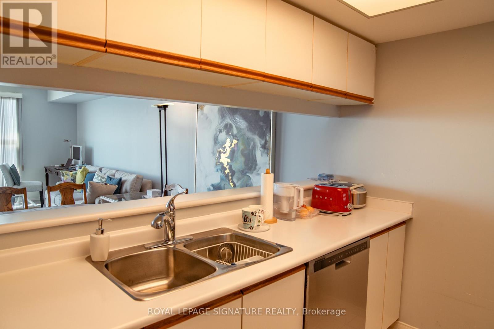 Photo 13 of 3610 99 Harbour Square, Toronto ON