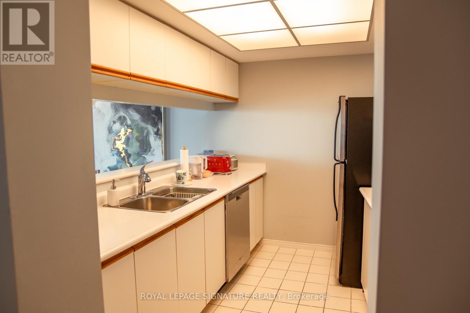 Photo 16 of 3610 99 Harbour Square, Toronto ON