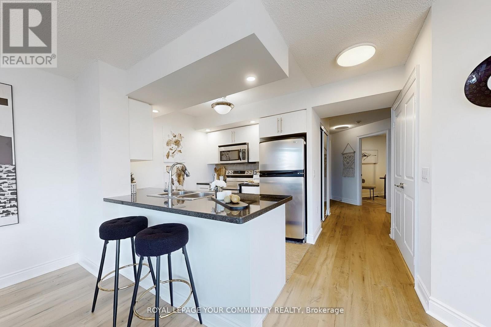 Photo 11 of 1719 500 Doris Avenue, Toronto ON