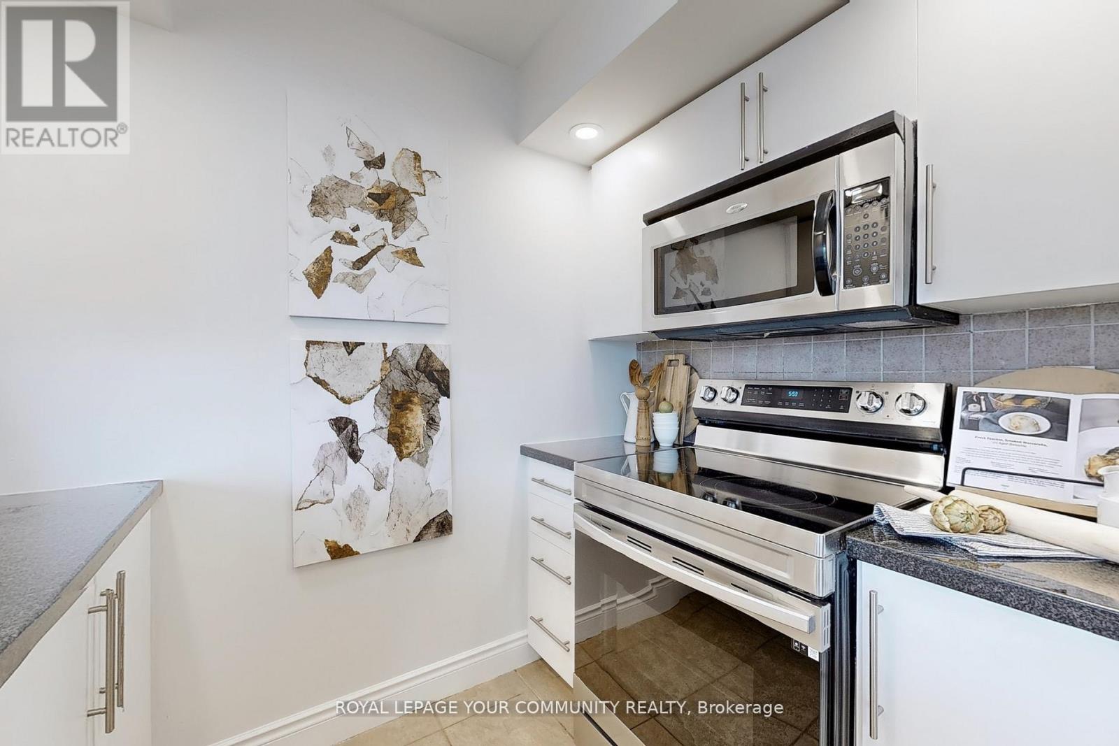 Photo 13 of 1719 500 Doris Avenue, Toronto ON