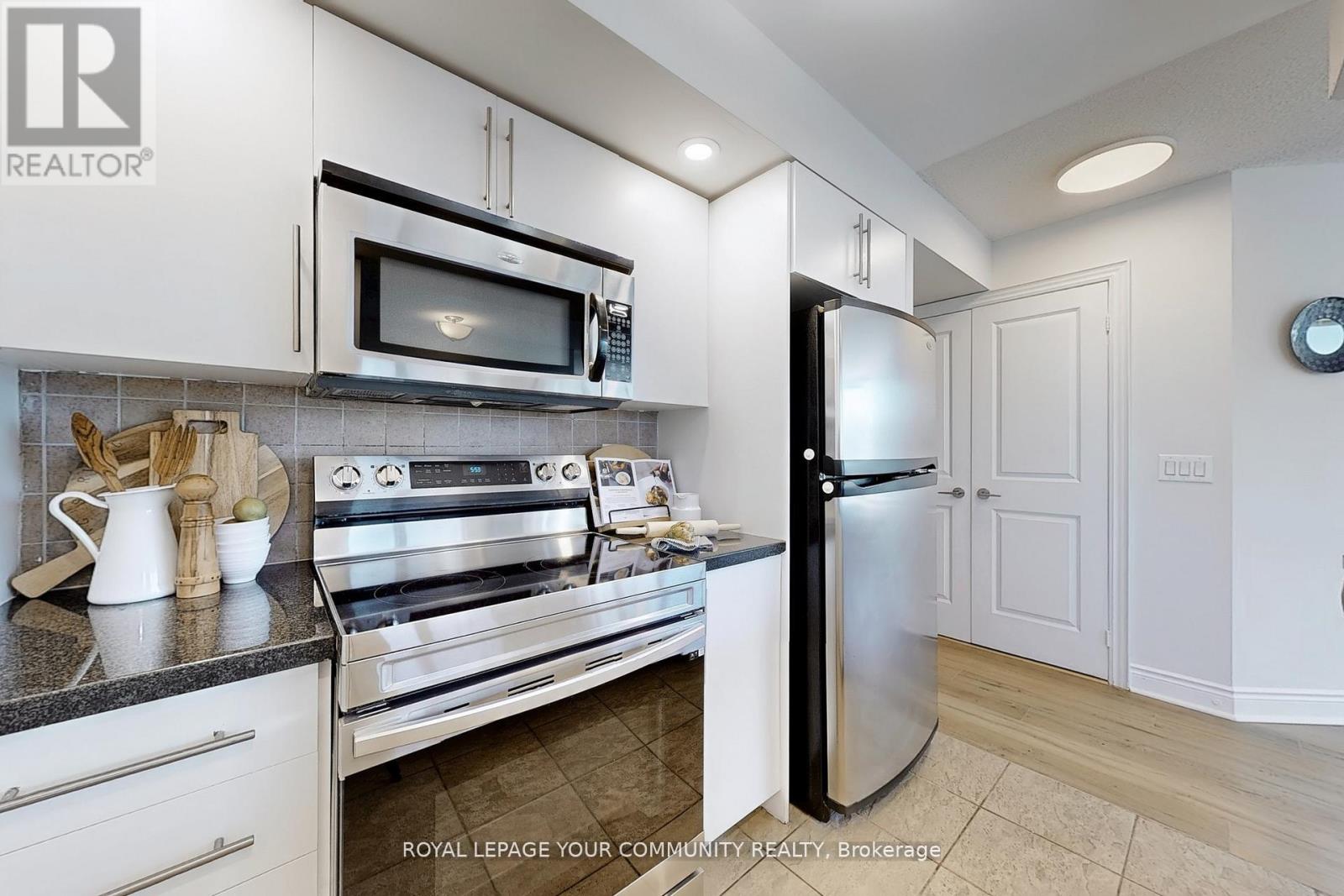Photo 14 of 1719 500 Doris Avenue, Toronto ON