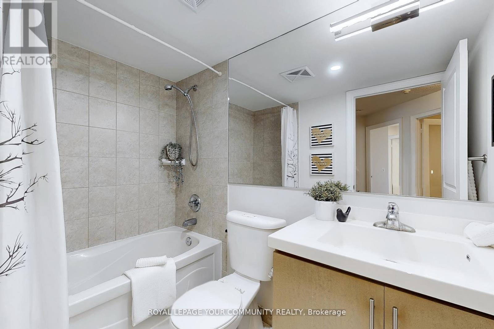 Photo 23 of 1719 500 Doris Avenue, Toronto ON