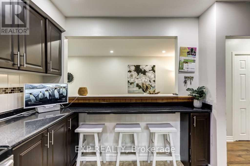 Photo 12 of Upper 72 Billington Crescent, Toronto ON