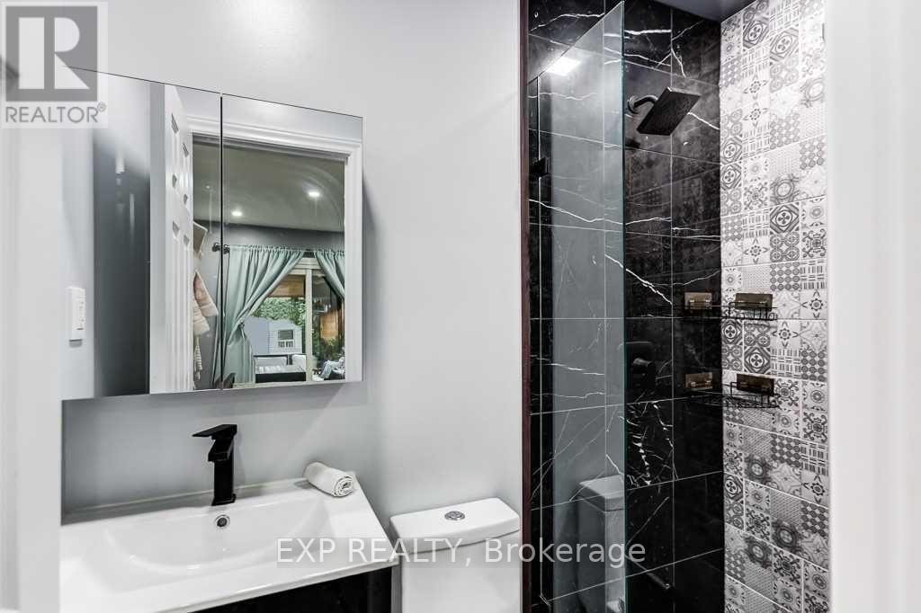 Photo 14 of Upper 72 Billington Crescent, Toronto ON