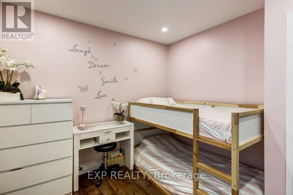 Photo 18 of Upper 72 Billington Crescent, Toronto ON