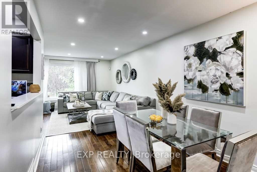 Photo 2 of Upper 72 Billington Crescent, Toronto ON