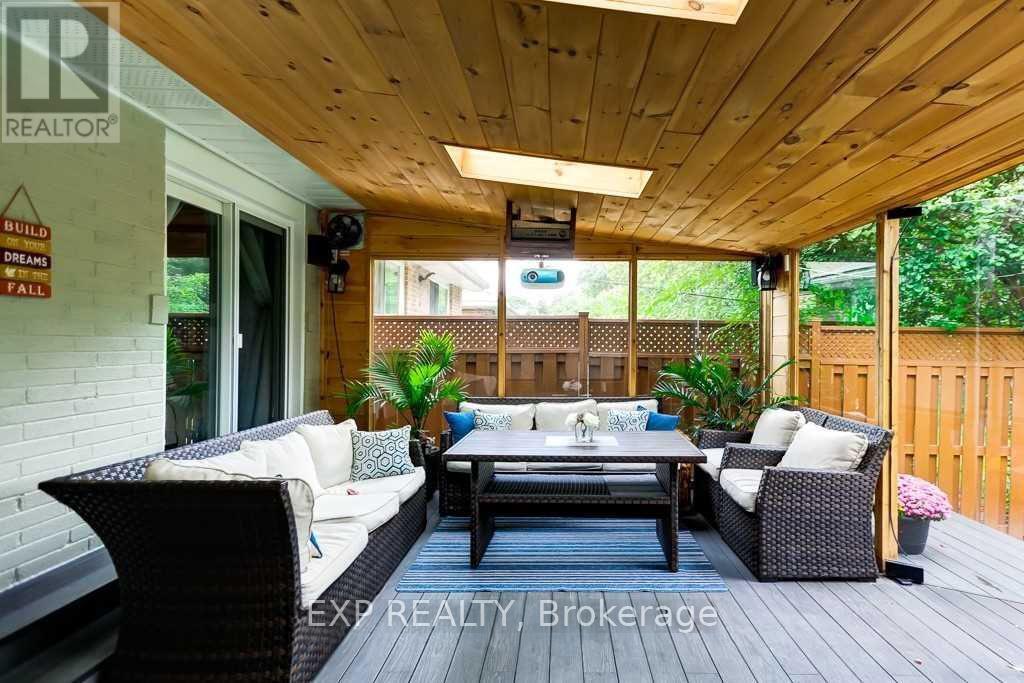 Photo 20 of Upper 72 Billington Crescent, Toronto ON