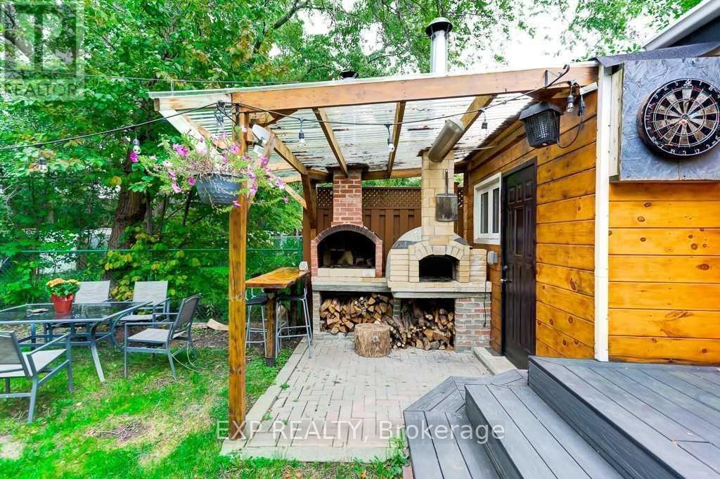 Photo 27 of Upper 72 Billington Crescent, Toronto ON