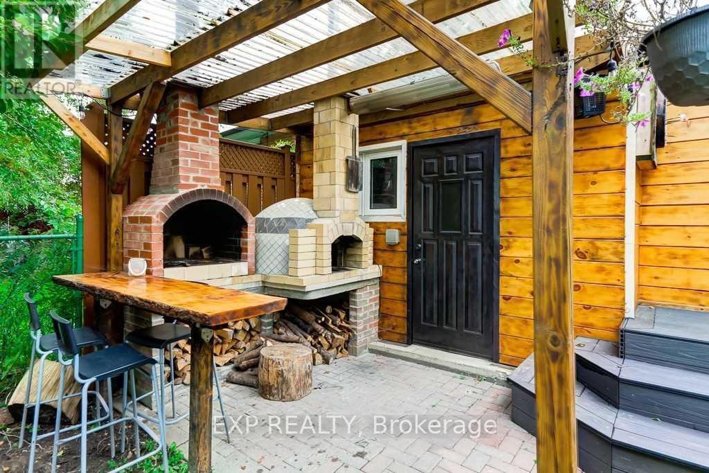 Photo 28 of Upper 72 Billington Crescent, Toronto ON