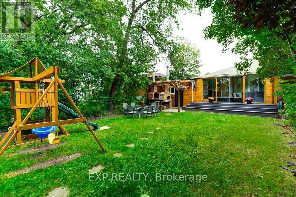 Photo 29 of Upper 72 Billington Crescent, Toronto ON