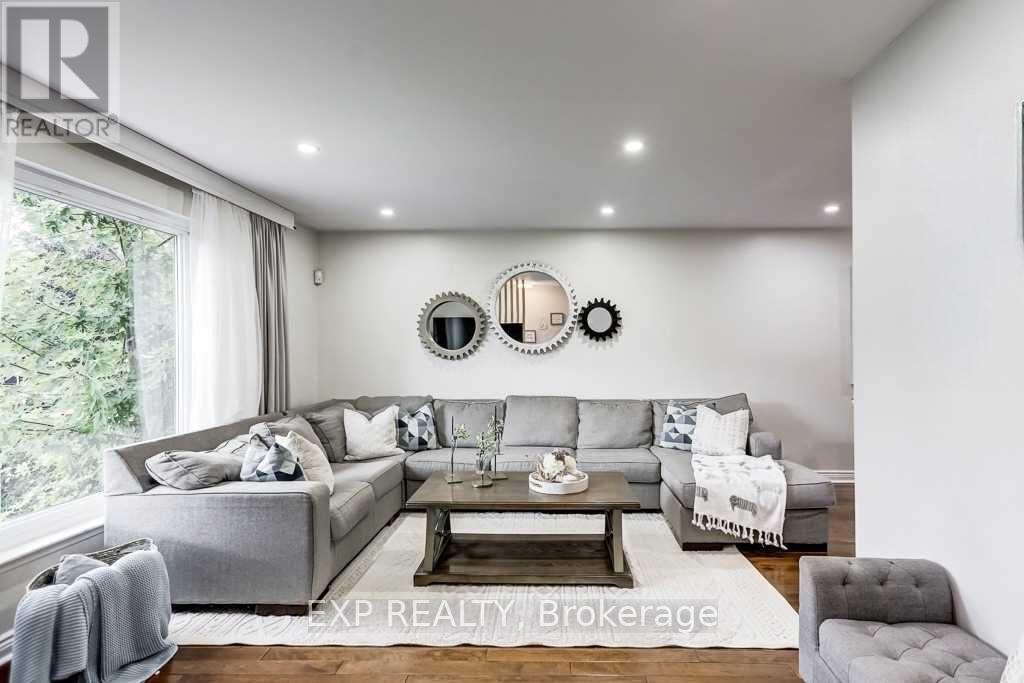 Photo 8 of Upper 72 Billington Crescent, Toronto ON