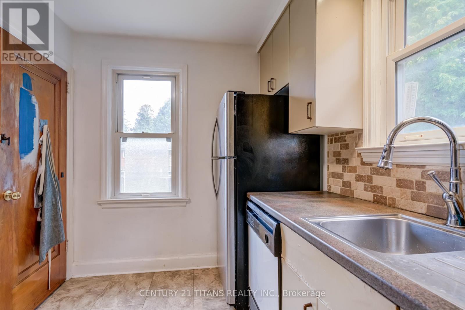 Photo 18 of 107 Wilson Road N, Oshawa ON