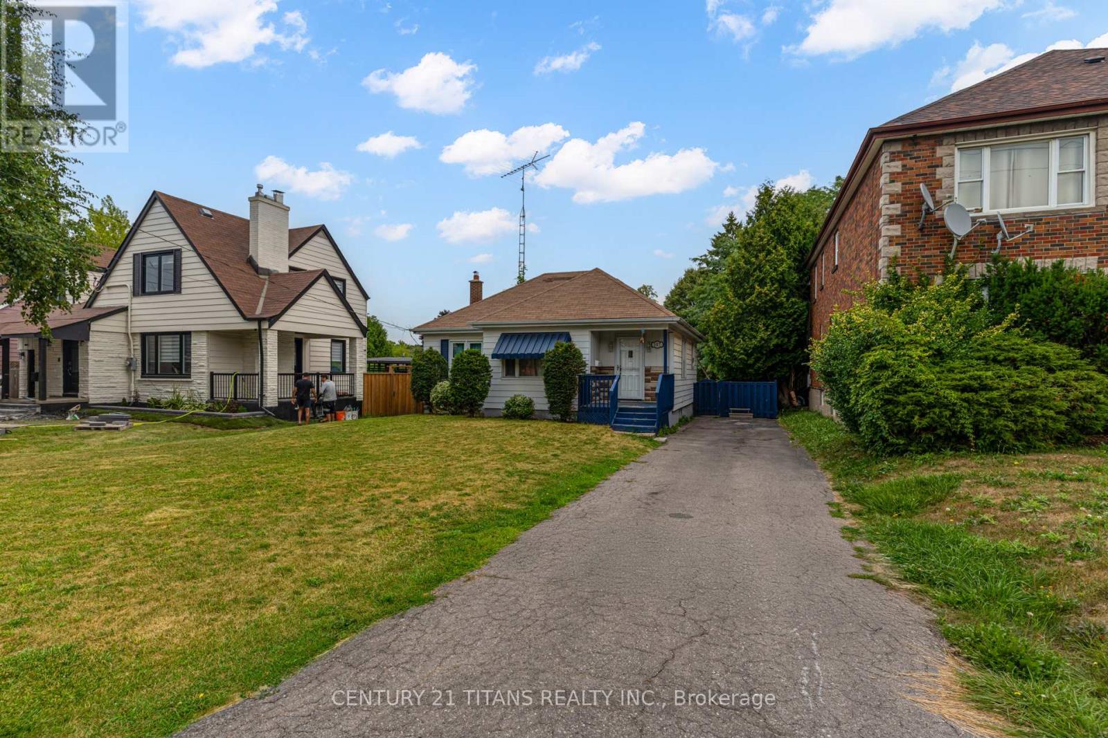 Photo 2 of 107 Wilson Road N, Oshawa ON